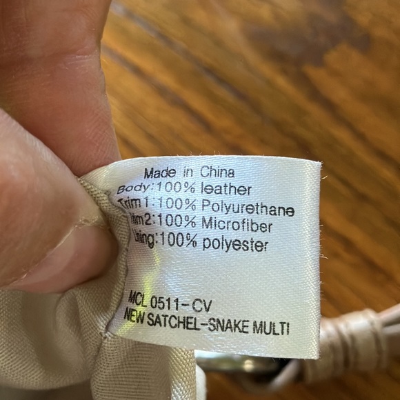 NWT DISTRESSED TAN LEATHER SHOULDER BAG WITH MAN MADE TRIM - Picture 13 of 14